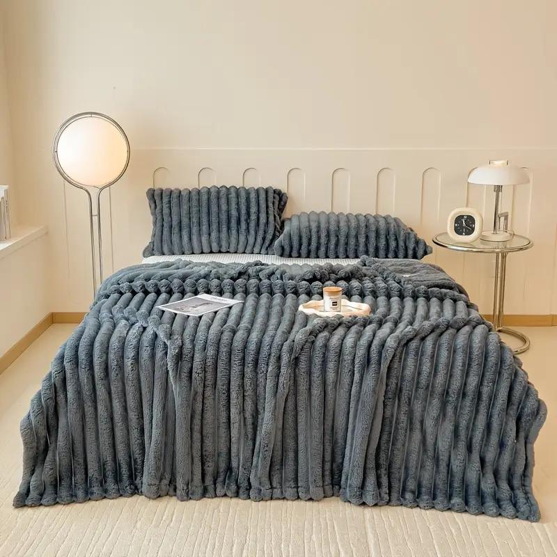 Koc z bardzo miękkiego pluszowego polaru 200*230cm - Przytulny beżowy flanelowy pled z prążkowaną teksturą, Można prać w pralce, Komfort na każdą porę roku do łóżka