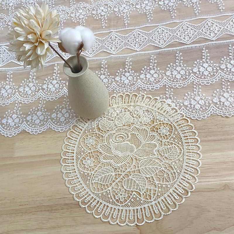 

Beige Lace Embroidery Hollow Tablecloth Mat Round Water-Soluble Embroidery Decorative Coaster Shooting Props Simple Retro Style 15cm ярко-розовый
