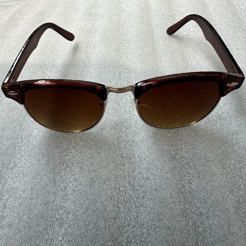 Classic Retro Style Uv400 Protection Sunglasses For Men And Women In Bold Black Gold Frame