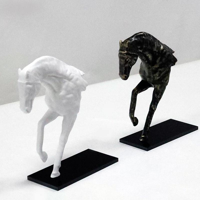 Creative Resin Horse Ornament with Base Vintage Animal Sculpture Craft Living Room Office Horse Ornament Home Decoration Gift