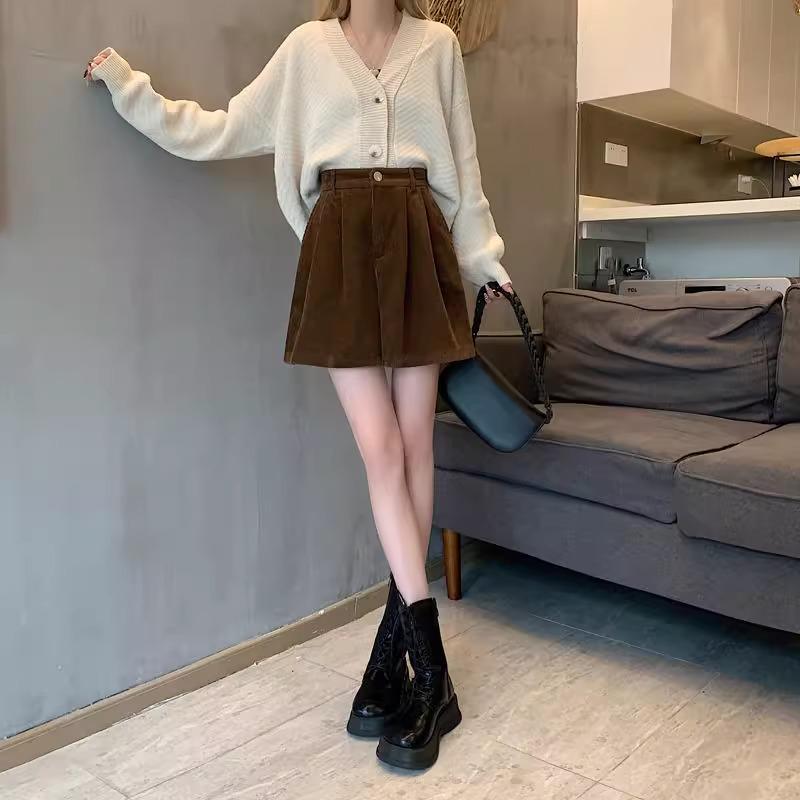 Damen High-Waist A-Linien Cordshorts mit weitem Bein - Kaffee, Herbst 2024, Petite