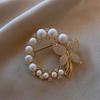 Women's round pearl and rhinestone brooch, Baroque style, modern elegance, butterfly design, suitable for parties and weddings.