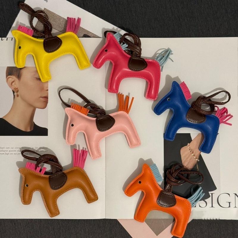 Mode PU Leder Mini Pony Anhänger Damen Tasche Hängende Dekoration Zubehör Cartoon Pferd Schlüsselanhänger Auto Schlüsselanhänger Geburtstagsgeschenk