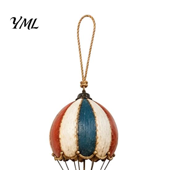 Retro Resin Dog Decoration Flying Dachshund Hot Air Balloon Hanging Ornament, Vintage Wall Hanger, Whimsical Art for Lovers Decor Porch Door