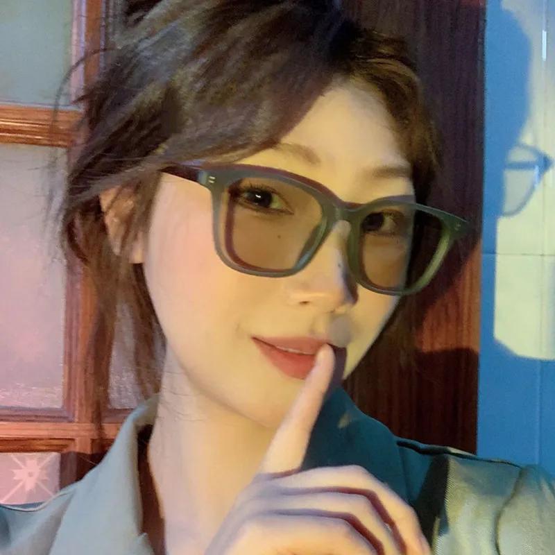 New Personality Square Frame Sunglasses Retro Yellow Men Fashion Frosted Small Frame Glasses Women Trend Two-tone Sunglasses