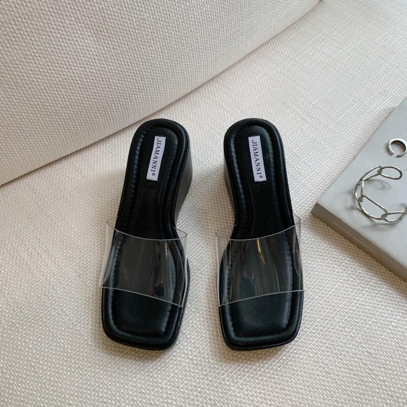 Fashion Female Shoes Slippers Women Summer Low Transparent Heel Luxury Slides On A Wedge Platform 2025 Designer Fashion Rubber PU Rome F