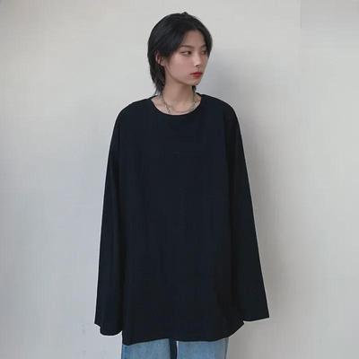 Women's Long-Sleeve White T-Shirt: Loose Fit, Korean Style, Round Neck Solid Color, Ideal for Early Autumn and Spring.