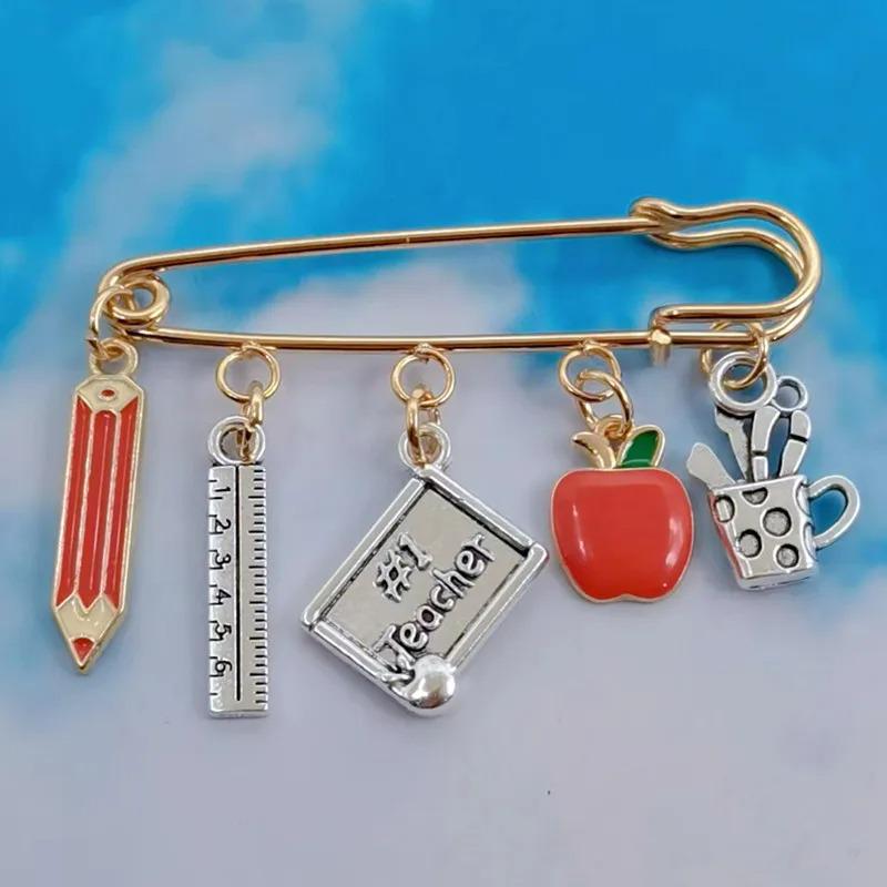 

Teacher s Day Apple Pendant Brooch & Stationery Set: Pencil, Ruler, Supplies золотий