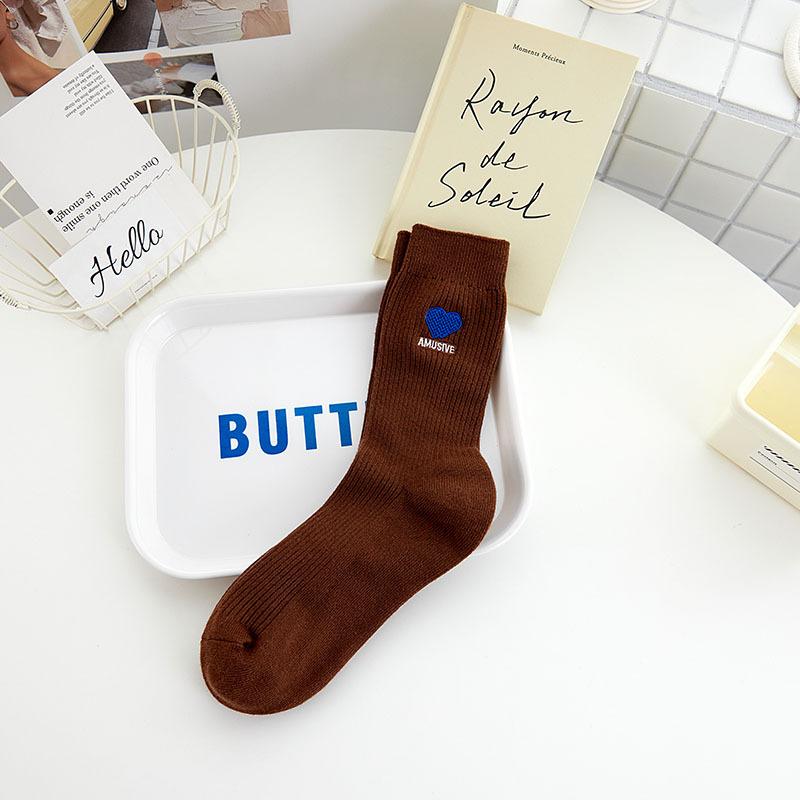 

Носки до середины икры с вышивкой в виде сердца и букв, Модные и простые хлопковые носки для пар для женщин 1 pair кофейный