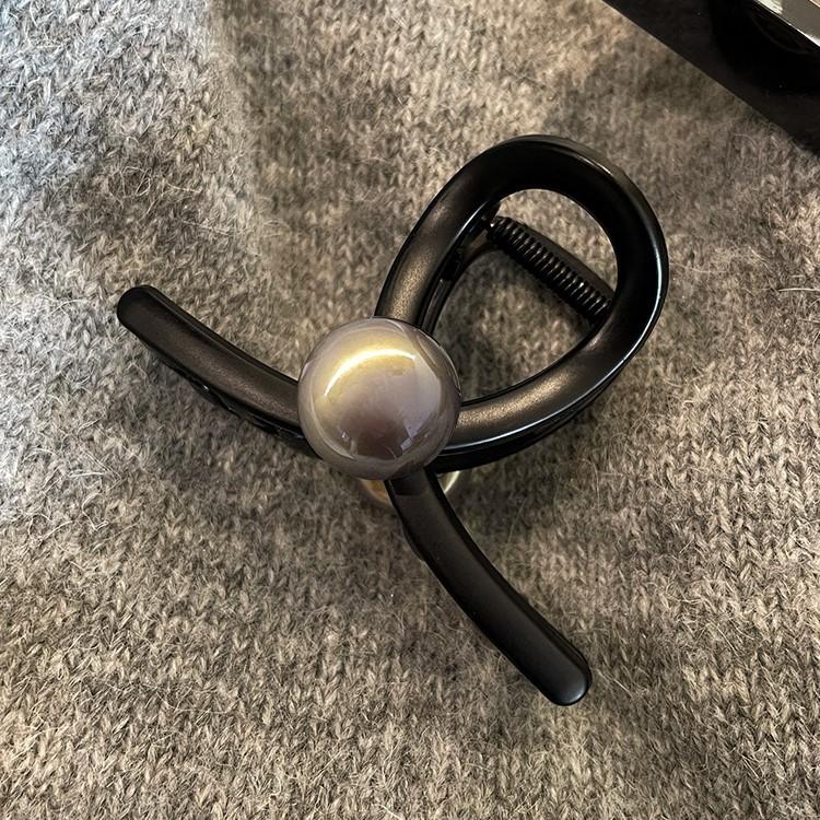 Large Black Pearl Grab Clip Women Simple Niche Premium Hair Clip Back Head Shark Clip Hair Accessories Retro Headwear
