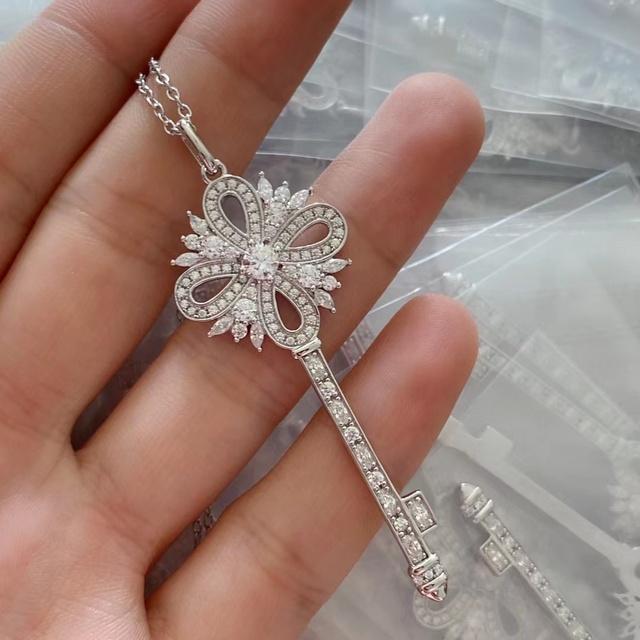 

Европейское высокое ювелирное искусство, стерлинговое серебро 925 пробы, полный бриллиант, кулон в форме снежинки, женское ожерелье, модный рождественский подарок 55cm