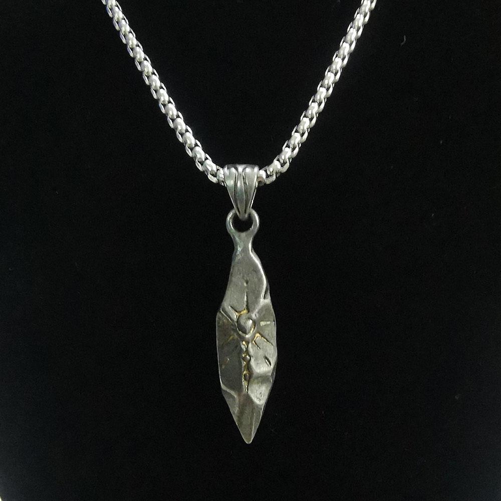 

Мужское ожерелье Кулон метеорит Винтажный камень желаний Циркон Нейтральный стиль