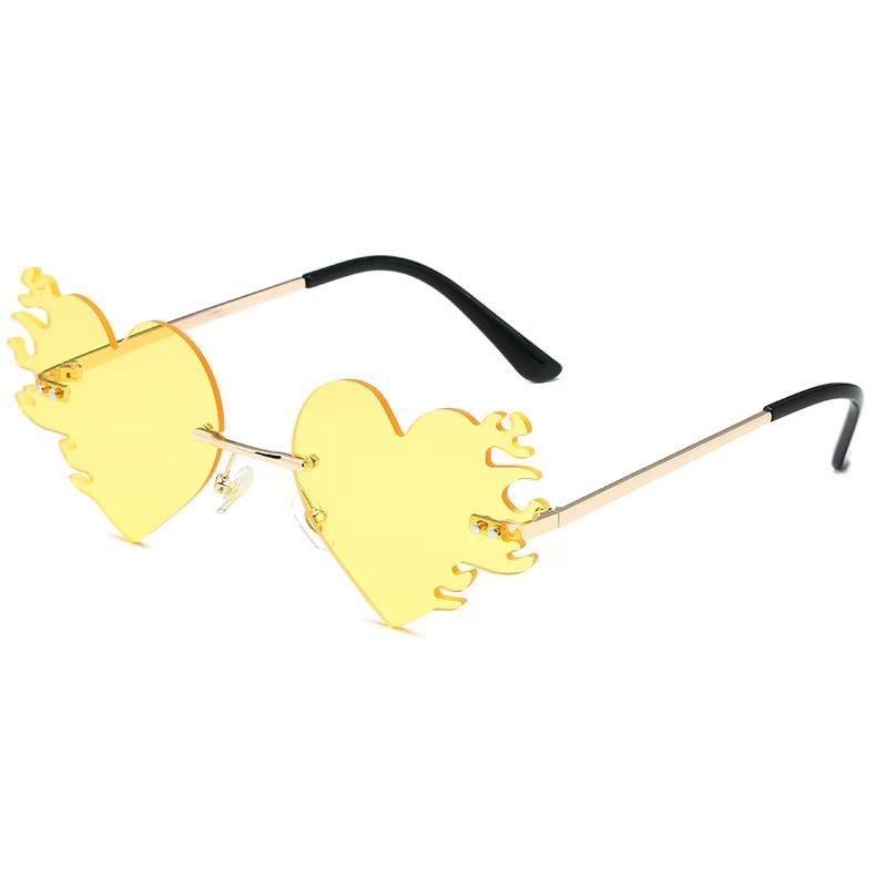Nye Rammeløse Hjerte Solbriller Metallramme Kvinner Menn Shades Flamme Solbriller for Kvinnelig Mannlig Fest Reise Oculos Solbriller