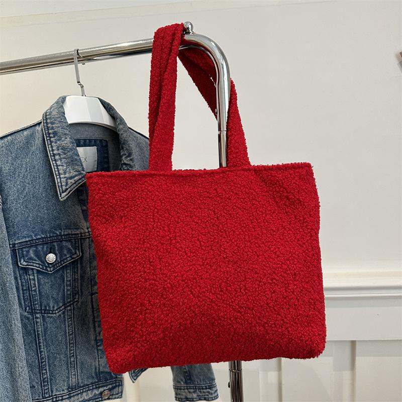 

Нишевая сумка-тоут женская 2025 новая осенне-зимняя большая вместимость зимняя в иностранном стиле текстурная сумка на плечо подмышечная сумка-тоут красный