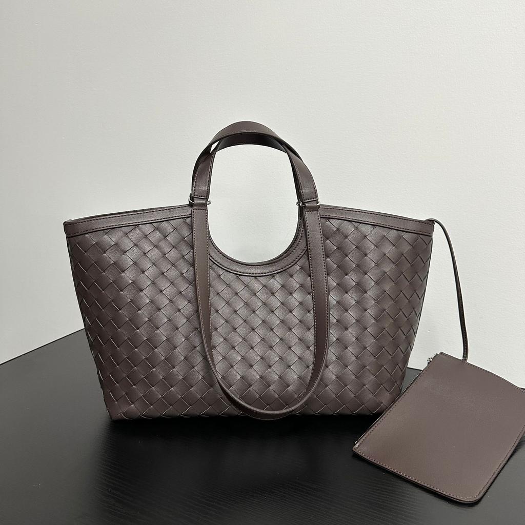 Niche design commuter texture versatile retro woven tote bag large capacity premium portable shoulder armpit bag