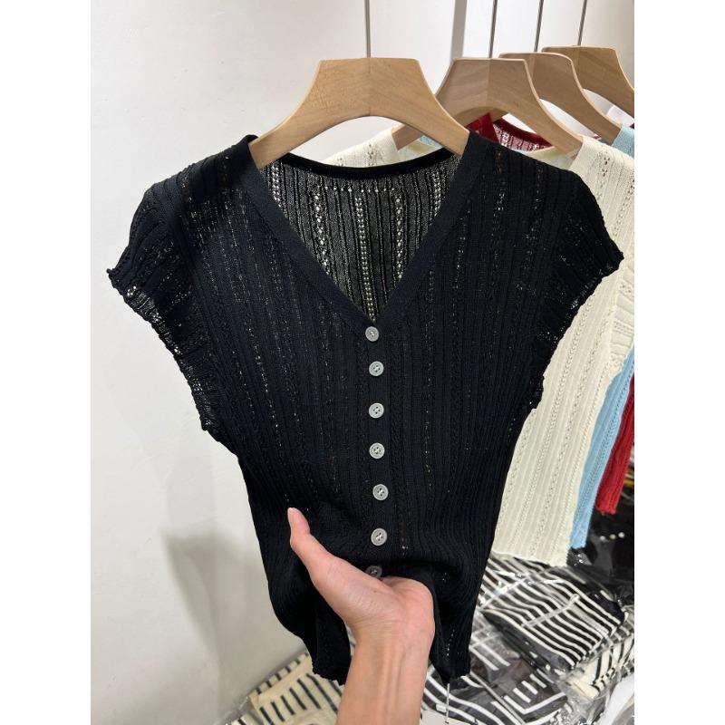 A Stylish V-neck, Hollowed-out Short-sleeved T-shirt for Women, A New Summer Thin Knitted Top That Is Slimming and Flattering