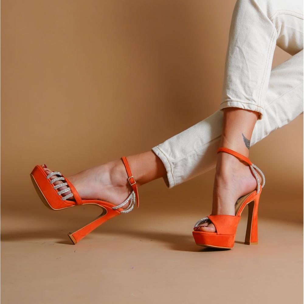 

Женские оранжевые замшевые туфли с детальным дизайном и камнями Туфли на каблуке