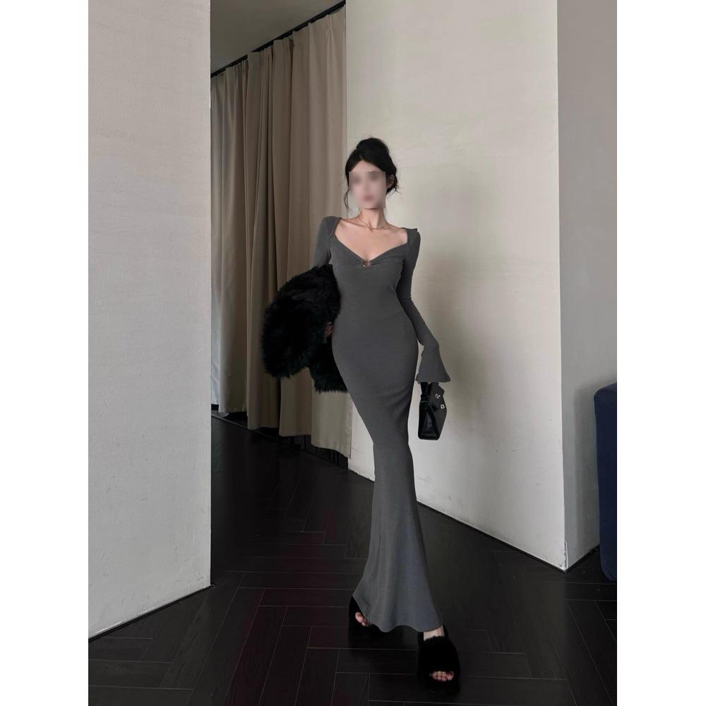 

Grey long-sleeved knitted dress women s autumn and winter slim-fitting elegant coat with stepmother hip-wrapped fishtail dress S сірий колір