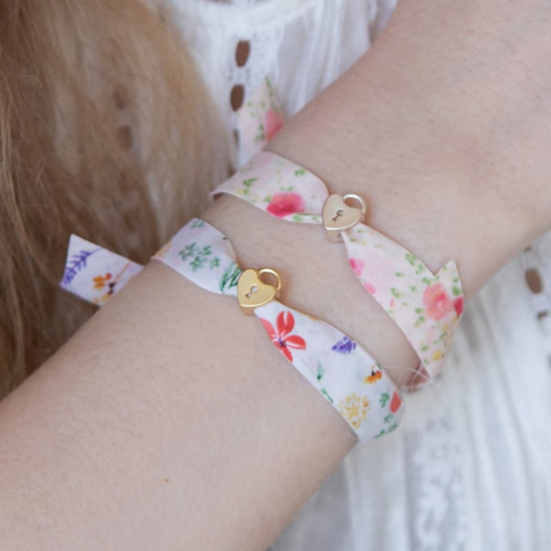 

FANTASTIC PLANET fabric heart lock bracelet (3colors) IVORY