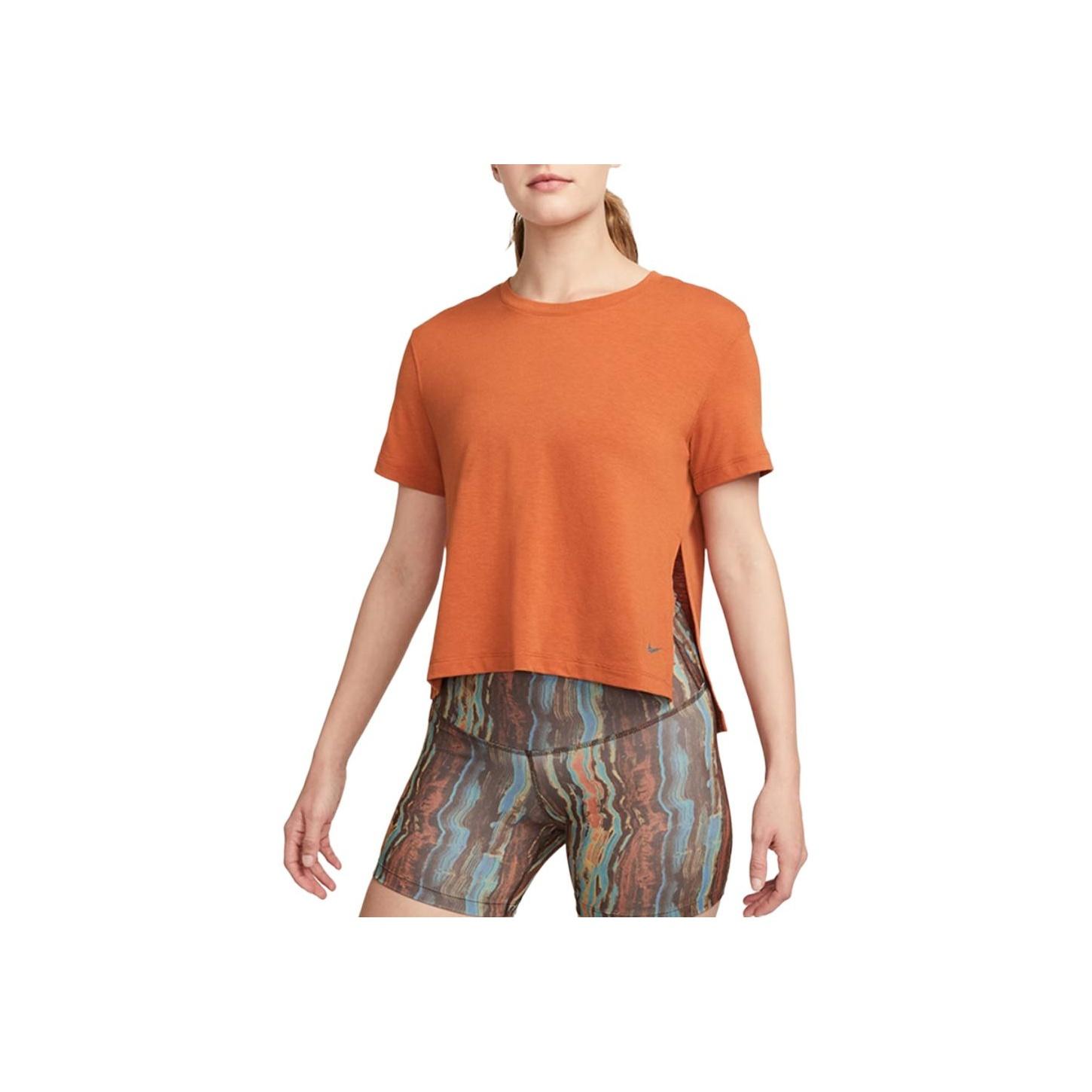 

Nike Футболка Yoga Dri-FIT Solid с круглым вырезом и боковыми разрезами, спортивная мода с коротким рукавом, женские топы, оранжевый цвет DM7026-246 S