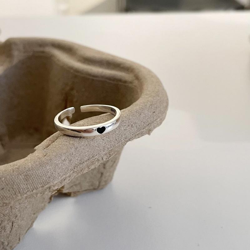 

Элегантное кольцо с черным сердцем из стразов для женщин, идеально подходящее для тех, кто следит за модой