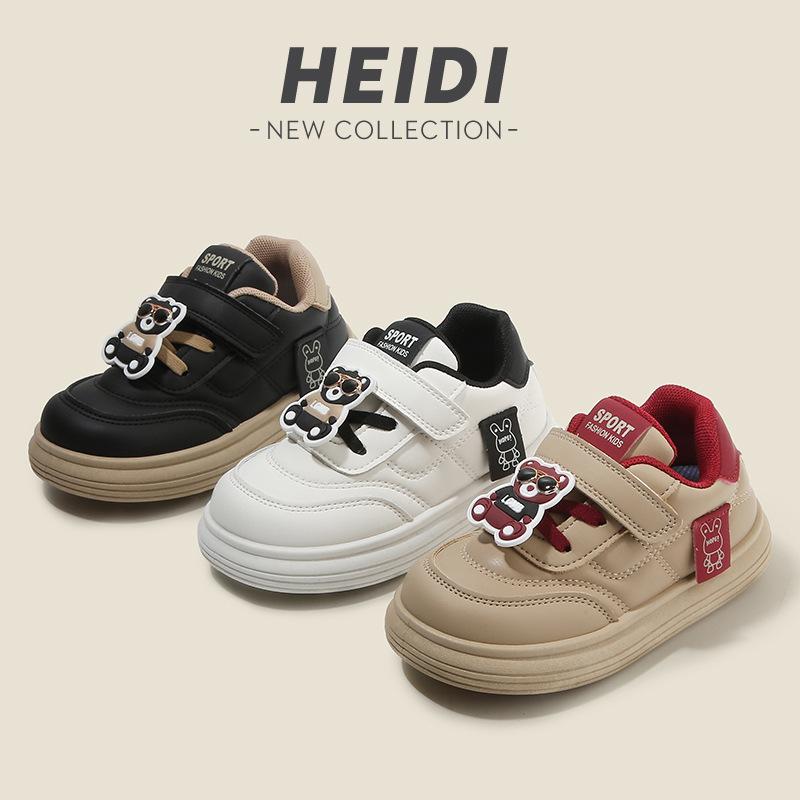 Clearance children's sports shoes 2025 spring and autumn boys' casual board shoes cartoon girls' bread shoes soft-soled baby shoes list