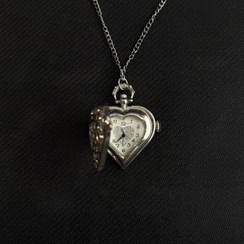 Fashion Hollow Heart Pocket Watch Chain Keychain Design Steampunk Clock Vintage Necklace Pendant Jewelry Watch Couple Gift