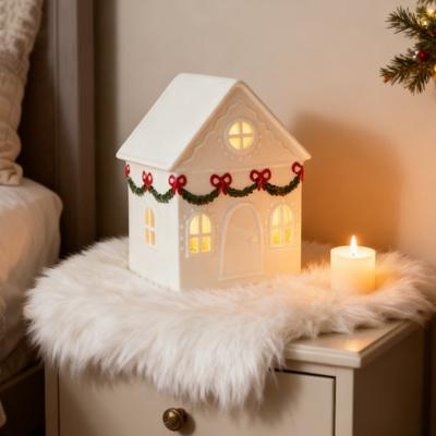 Figurita de Casa de Pueblo Miniatura de Navidad con Luz LED, Cabaña de Pueblo Invernal de Resina, Pequeño Adorno de la Casa Blanca para Escritorio, Estante, Vitrina, Decoración de Mesa para el Hogar