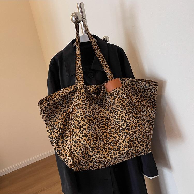 Leopard Print Canvas Tote Bag Women's Large-capacity Bag 2025 New Trendy Portable Commuter Bag Versatile Shoulder Mommy Bag