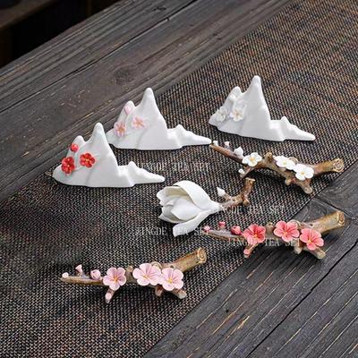 1pcs Ceramic Plum Blossom Pen Rest Home Desktop Joss-stick Base Incense Ceremony Ornaments Zen Tea Ceremony Accessories Tea Pets