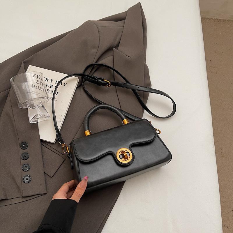 High-end fashion handbag women's 2025 new autumn and winter retro casual small square bag niche design shoulder bag
