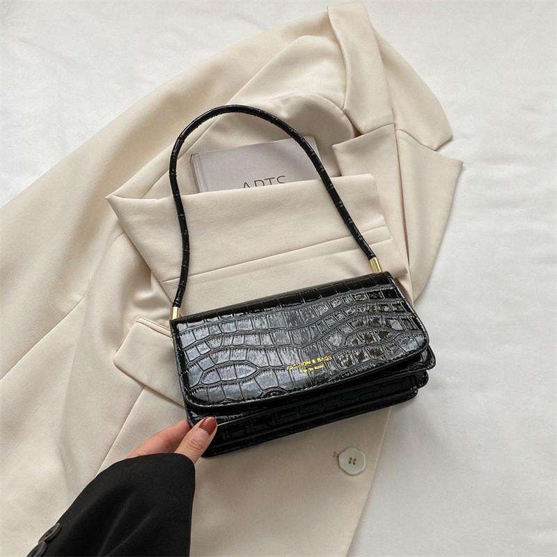 

Stylish Medium-sized Square Tote Bag Chic Design For Commuting And Everyday Wear чёрный