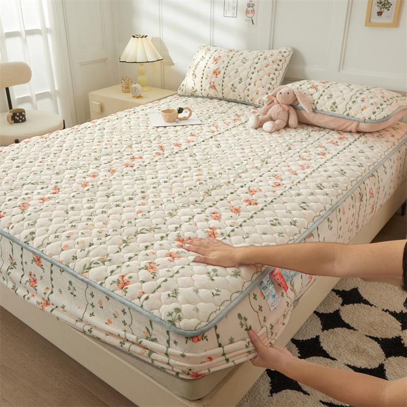 Mother-and-baby Milk Velvet Padded Bedspread with Cotton Padded Single and Double Simmons Bedspread Mattress Protective Cover