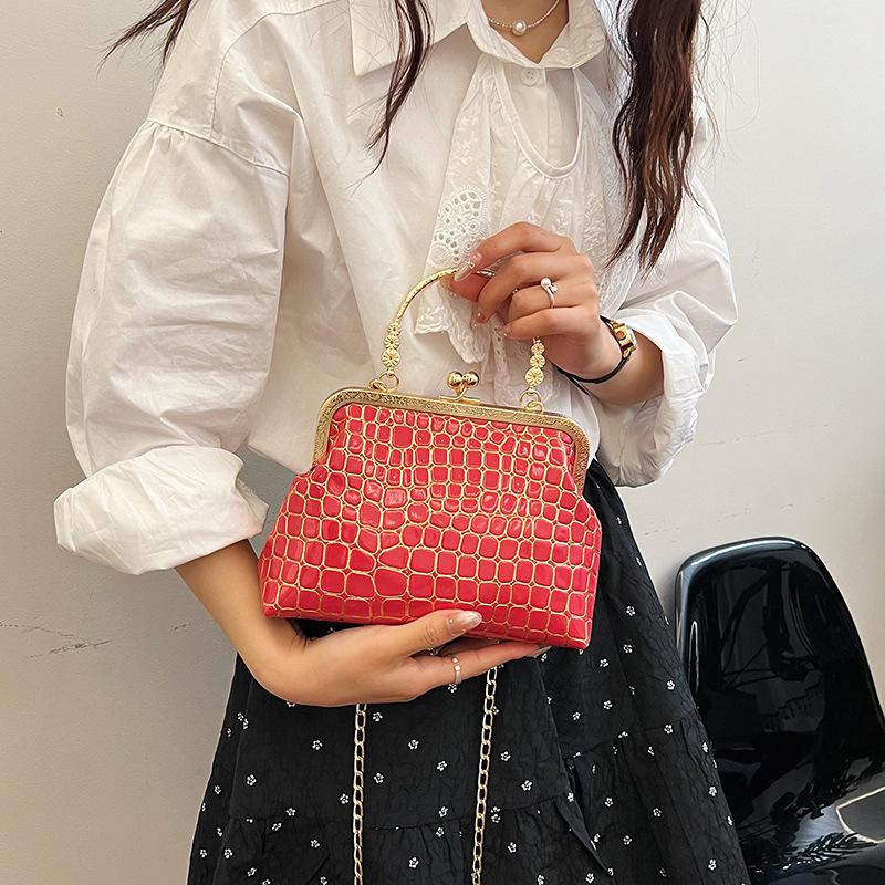 Bag Women's niche texture handbag 2024 new fashion clip bag crocodile pattern chain shoulder messenger bag