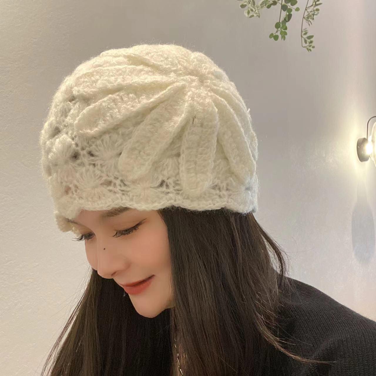 

Жіночий берет ручної в язки гачком у корейському стилі з мохеру - Осінньо-зимовий дизайн з порожнистою квіткою, тепла вовняна в язана шапка M (56-58cm)