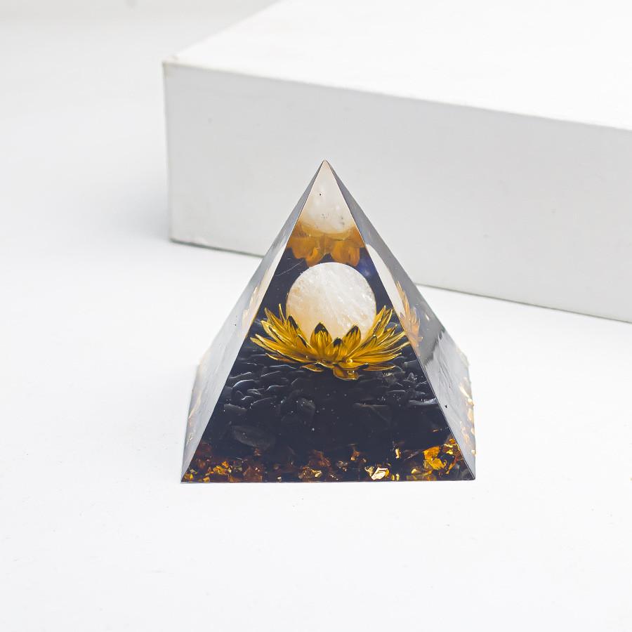 Natural Crystal Quartz Geometric Pyramid Decor For Home And Car Interior