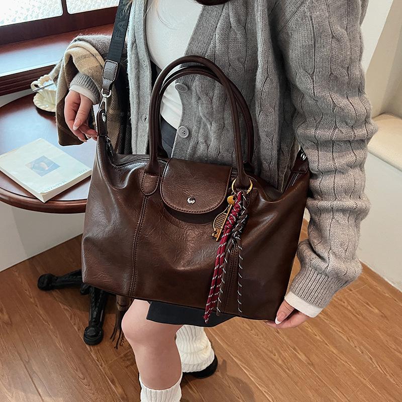 

Ретро сумка-мессенджер женская большой вместимости 2025 новая осенне-зимняя через плечо универсальная повседневная портативная сумка-тоут 32*12*23