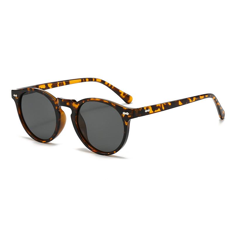 Artistic Retro Polarized Round Frame Sunglasses with Rivets for High-End Sun Protection