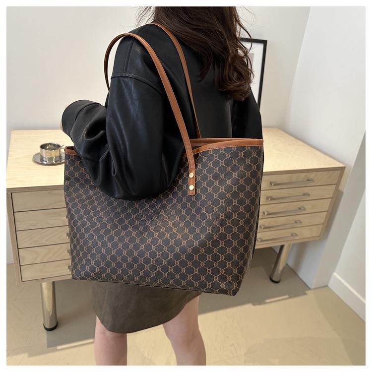 Women's Retro Large-Capacity Tote Bag - Trendy Spring/Summer 2024 Fashion