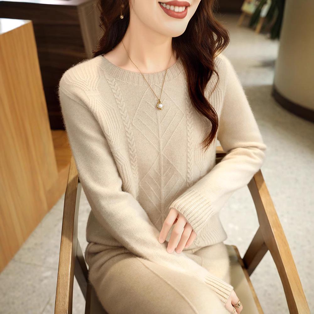 

Women s 100% Wool Knit Sweater: Thick, Round Neck, Loose-Fit Pullover for Autumn/Winter Fashion M for 100-110 lbs