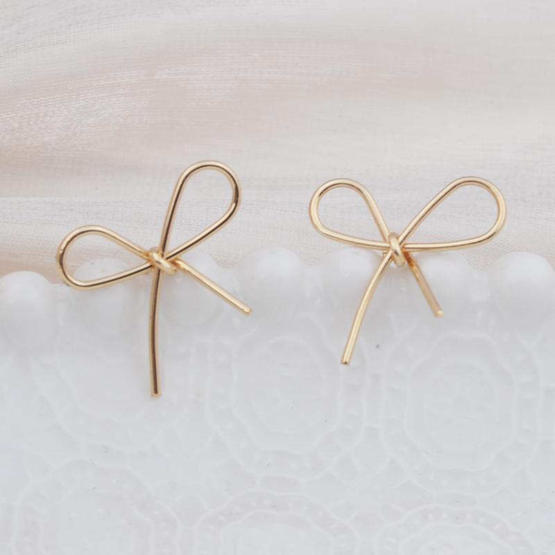 Girls Sweet Bow Knot Earrings Metal Hollow Out Golden Stud Earrings for Women Wedding Party Simple Jewelry Accessories