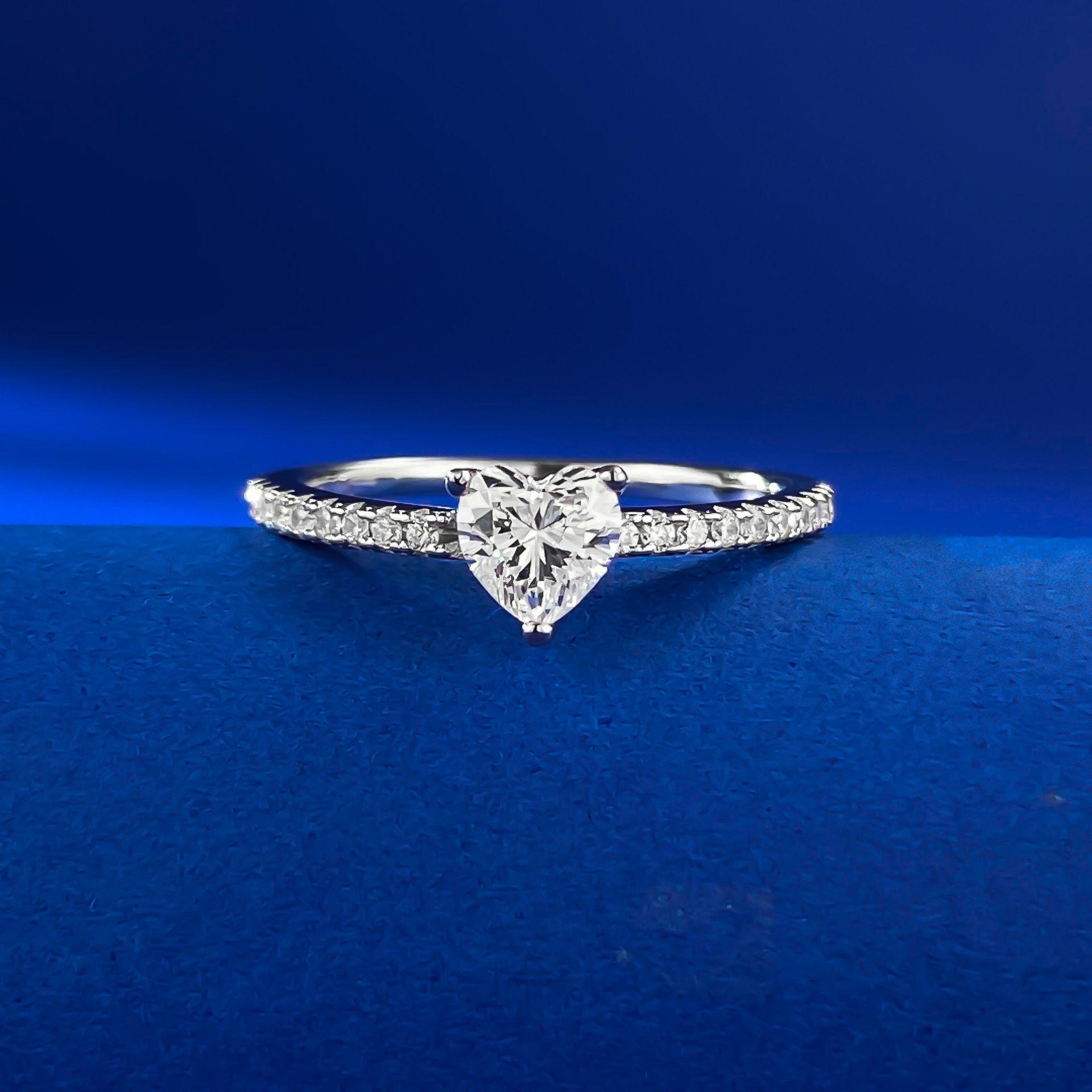 

Кольцо Lulu Tong 2024 Серебряное Сердце с Высокоуглеродистым Бриллиантом и Рубином Size 9 белый/алмаз