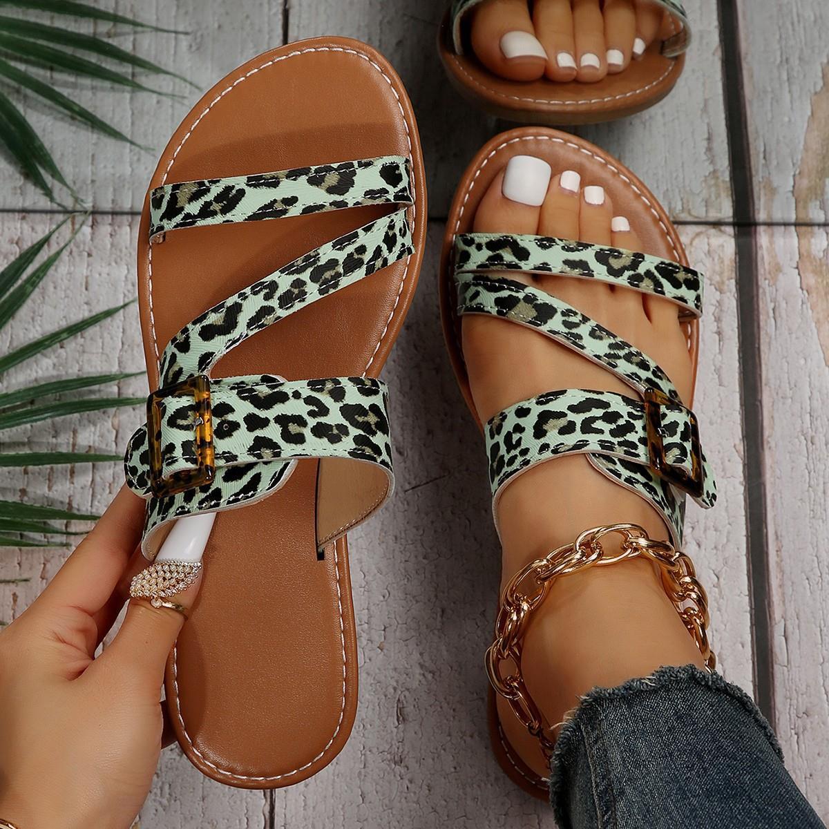 

Summer new leopard print flat-bottomed one-word slippers European and American large-size sandals 43 зелёный