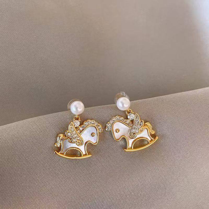 Real gold electroplated silver needle shell pony stud earrings natal year daily commute zircon earrings light luxury high-end earrings