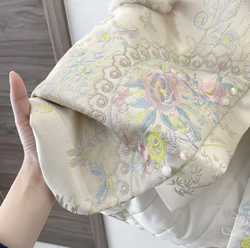 Women New Chinese Style Quilted Vest Stand Collar Floral Embroidery Faux Fur Trim Warm Sleeveless Waistcoat