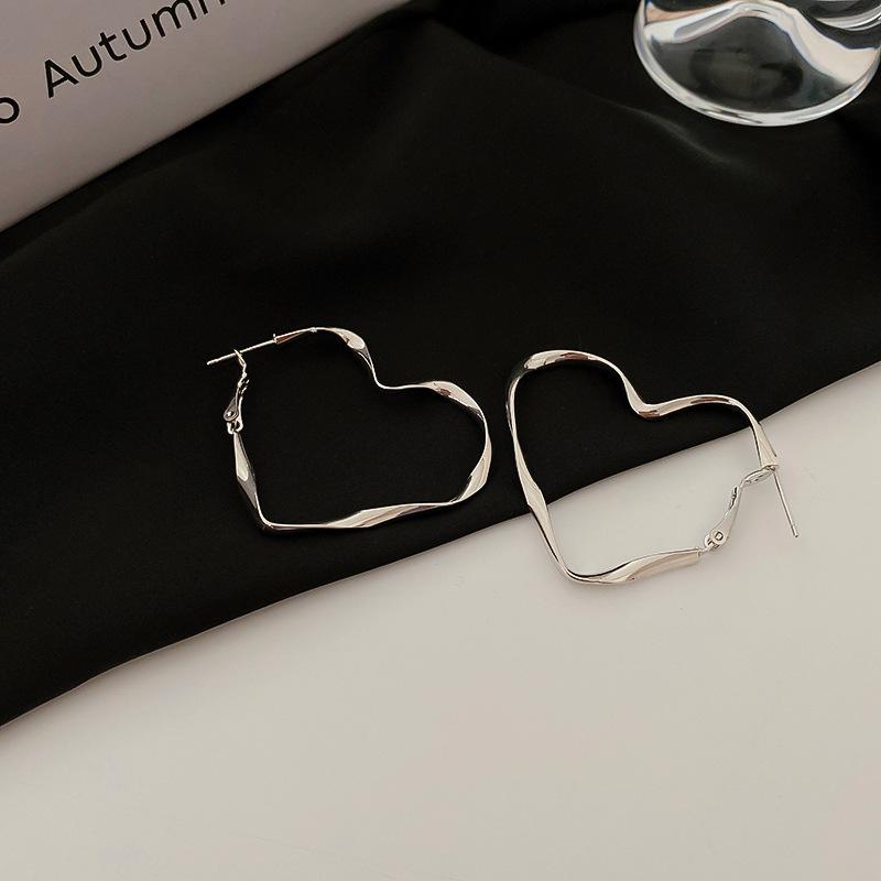 European and American plain ring earrings, stud earrings, cold wind, niche earrings, temperament earrings, light luxury