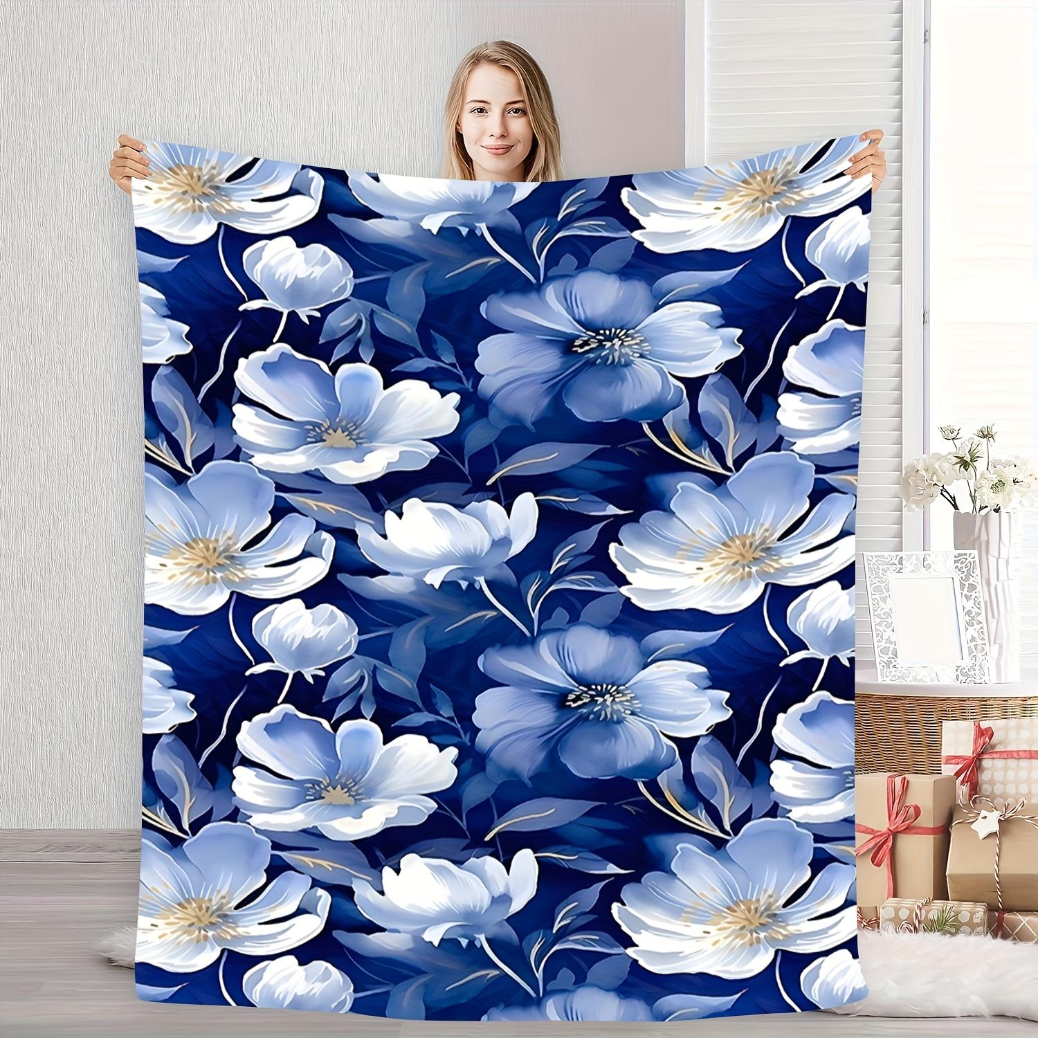 

Large Blue and White Floral Flannel Blanket - Soft, cozy, all-season home decor with an elegant floral pattern, perfect for naps 100x150cm