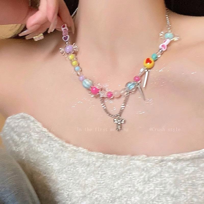 Candy-colored Beaded Butterfly Necklace for Girls, A Small and Unique Piece That Is Sweet and Cute, Suitable for A Teenage Girl Style.