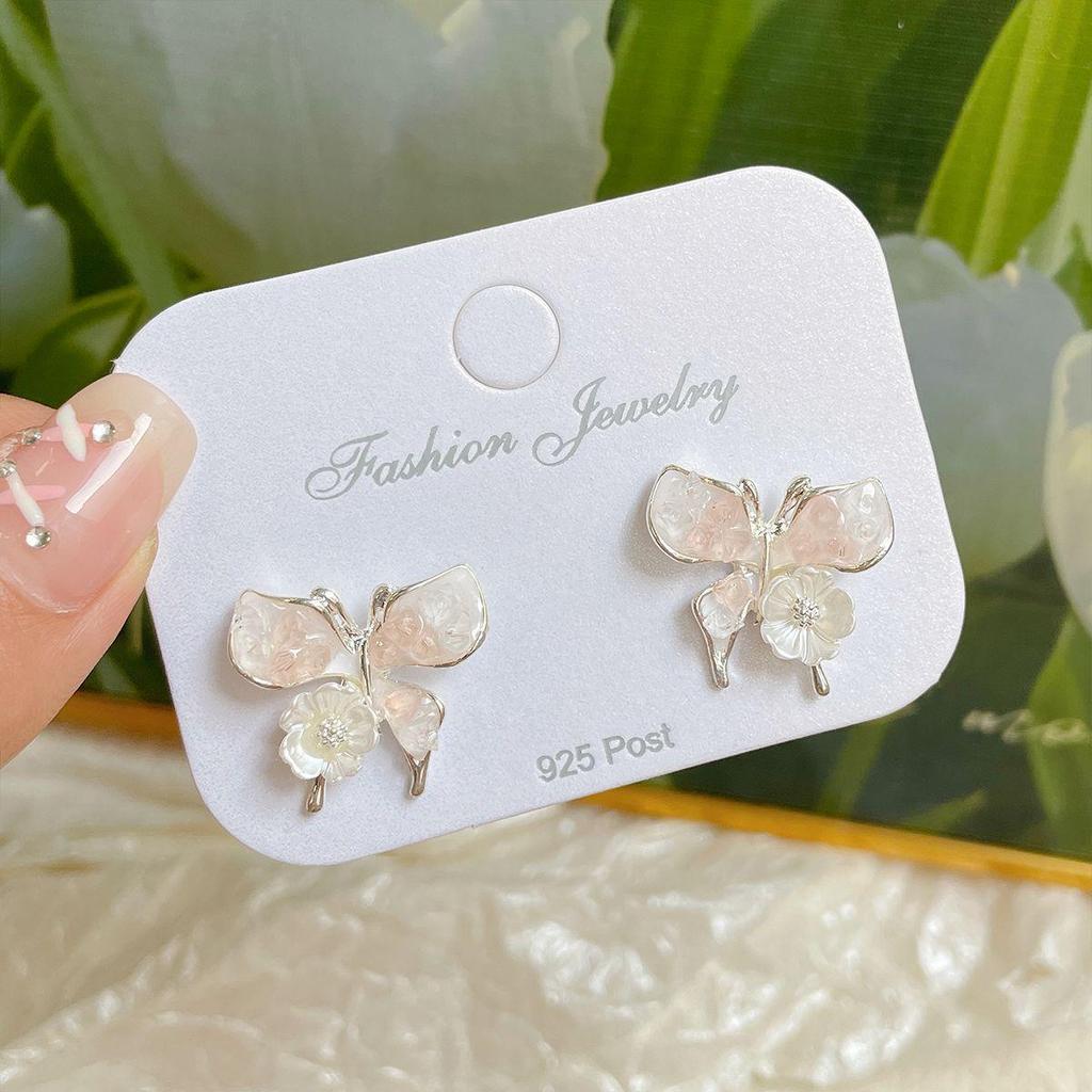 Exquisite Pearl Butterfly Earrings with Silver Needle – Gradient Light Luxury Design for Women