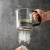 Handlicher Mehl-Sieb Transparenter Lebensmittel-Kunststoff Manuelles Mehl-Sieb Doppelschichtige Messbecher Mehl-Sieb zum Backen Puderzucker Kakao Matcha